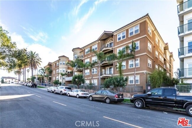 917 S New Hampshire Ave in Los Angeles, CA - Building Photo - Building Photo