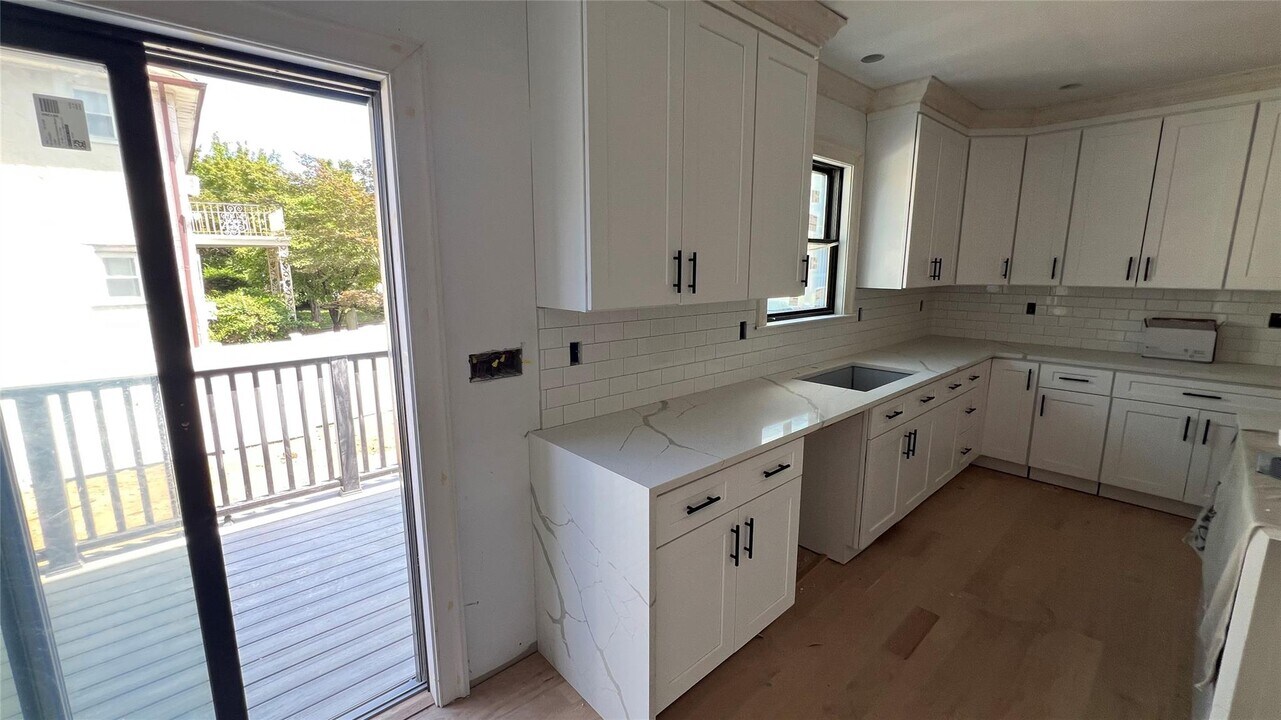 38 Elmwood Ave in Harrison, NY - Building Photo