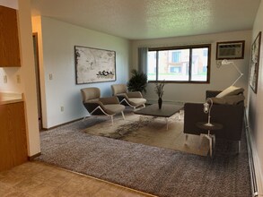 1515 14th Ave E in West Fargo, ND - Building Photo - Building Photo