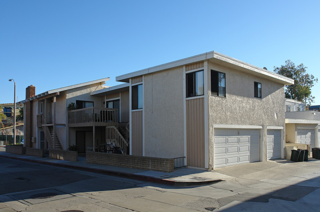 901 E Balboa Blvd in Newport Beach, CA - Foto de edificio - Building Photo