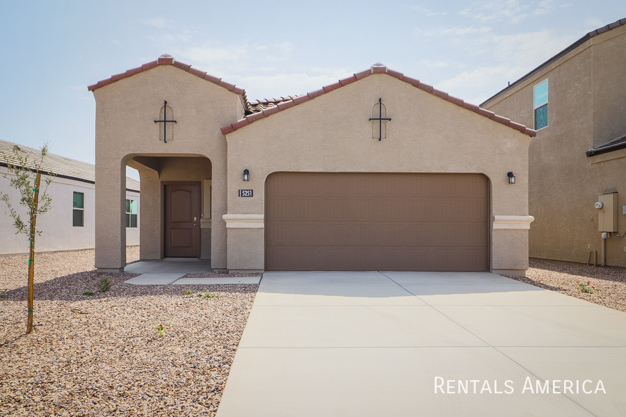 5251 Iridium Wy in San Tan Valley, AZ - Building Photo