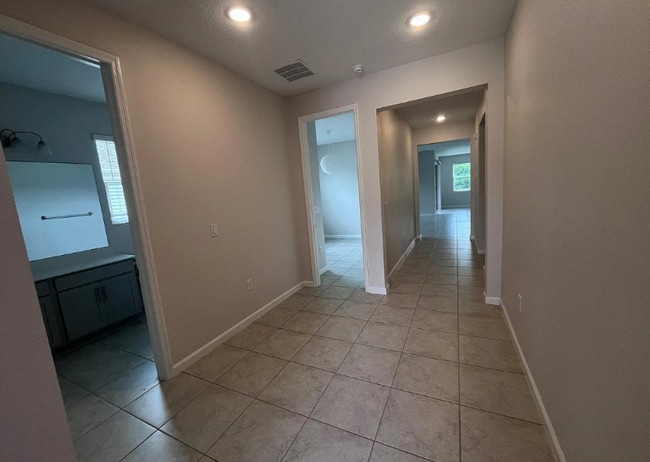 10208 Spring Lake Dr in Clermont, FL - Foto de edificio - Building Photo