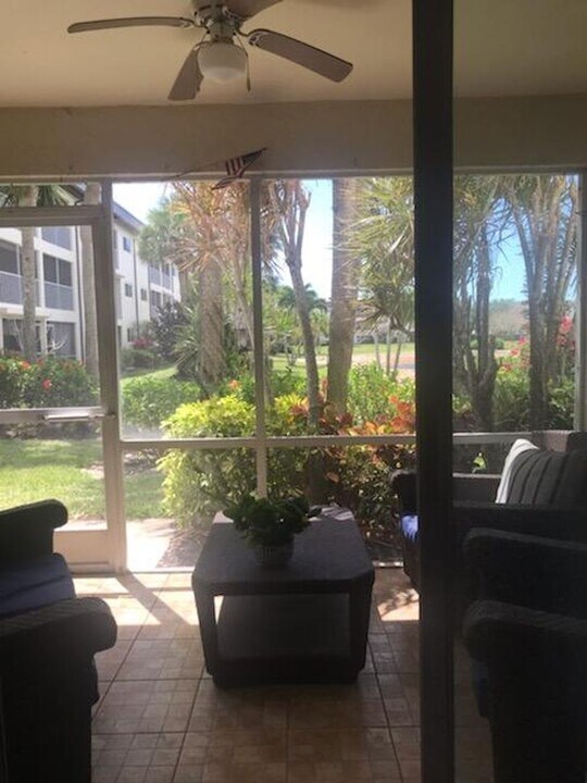 1024 Manatee Rd in Naples, FL - Building Photo
