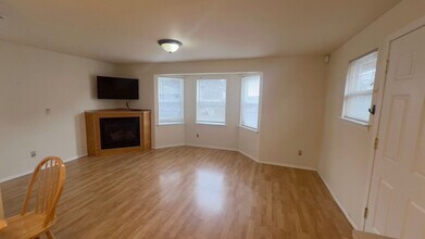 1860 Beach Dr in Seaside, OR - Building Photo - Building Photo