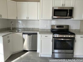 119 George St, Unit 3 in Boston, MA - Building Photo