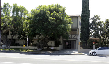 13518 Burbank Blvd in Sherman Oaks, CA - Building Photo - Building Photo