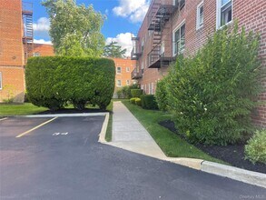111 S Central Ave in Hempstead, NY - Building Photo - Building Photo