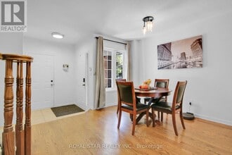 160 Deerfox Dr in Ottawa, ON - Building Photo - Building Photo