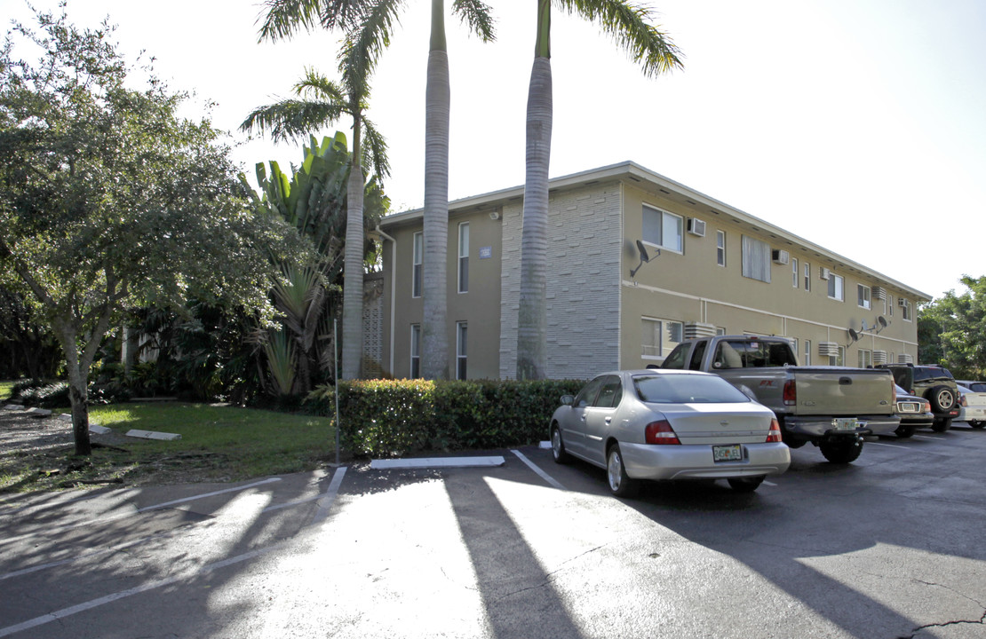 6310 SW 79th St in South Miami, FL - Building Photo