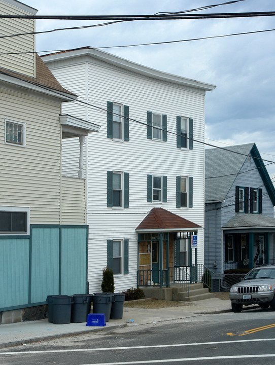 289 Cottage St in Woonsocket, RI - Foto de edificio