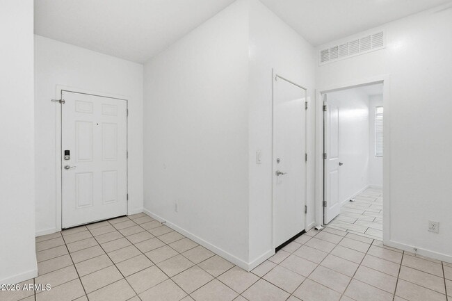 6762 W Encinas Ln in Phoenix, AZ - Building Photo - Building Photo