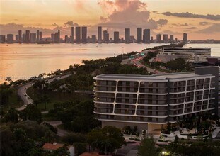3900 Alton Rd in Miami Beach, FL - Building Photo - Building Photo