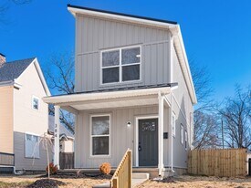 384 Whitethorne Ave in Columbus, OH - Building Photo