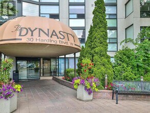 30 Harding Blvd W in Richmond Hill, ON - Building Photo - Building Photo