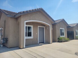 8500 Grandy St, Unit Unit A in Bakersfield, CA - Building Photo