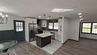 490 Village Green Ct SW in Lilburn, GA - Building Photo - Building Photo