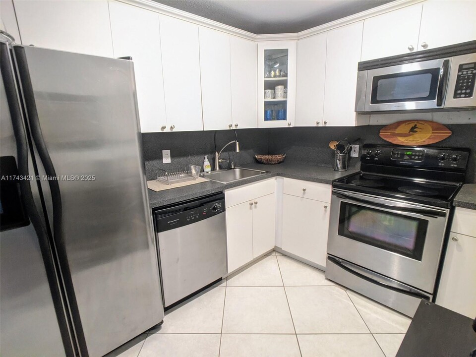 800 West Ave, Unit 938 in Miami Beach, FL - Foto de edificio