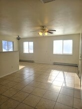 384 Sunnyside Cir, Unit B in Grand Junction, CO - Foto de edificio - Building Photo