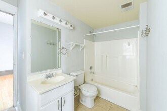 2212 Glenwood Ave in Minneapolis, MN - Building Photo - Building Photo