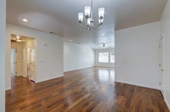 2573 E Skyview Ave in Fresno, CA - Building Photo - Building Photo