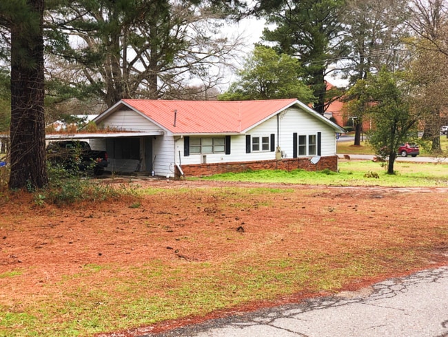 5930 Warrior River Rd in Bessemer, AL - Foto de edificio - Building Photo