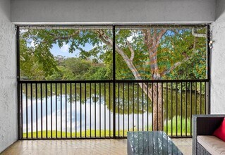 3868 Carambola Cir N in Coconut Creek, FL - Foto de edificio - Building Photo