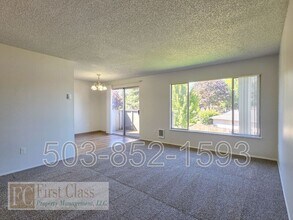 1320 NE 186th Ave in Portland, OR - Building Photo - Building Photo