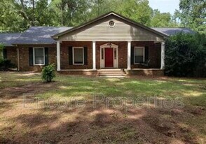 1916 S Main St in Fuquay Varina, NC - Building Photo