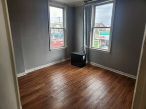 8 E Railroad St in Sandwich, IL - Building Photo - Building Photo