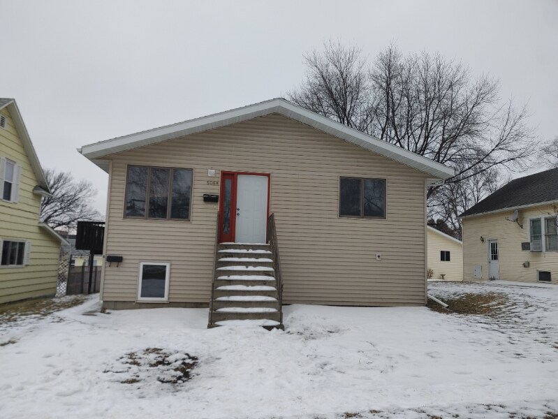 506 N 11th St, Unit A in Bismarck, ND - Foto de edificio