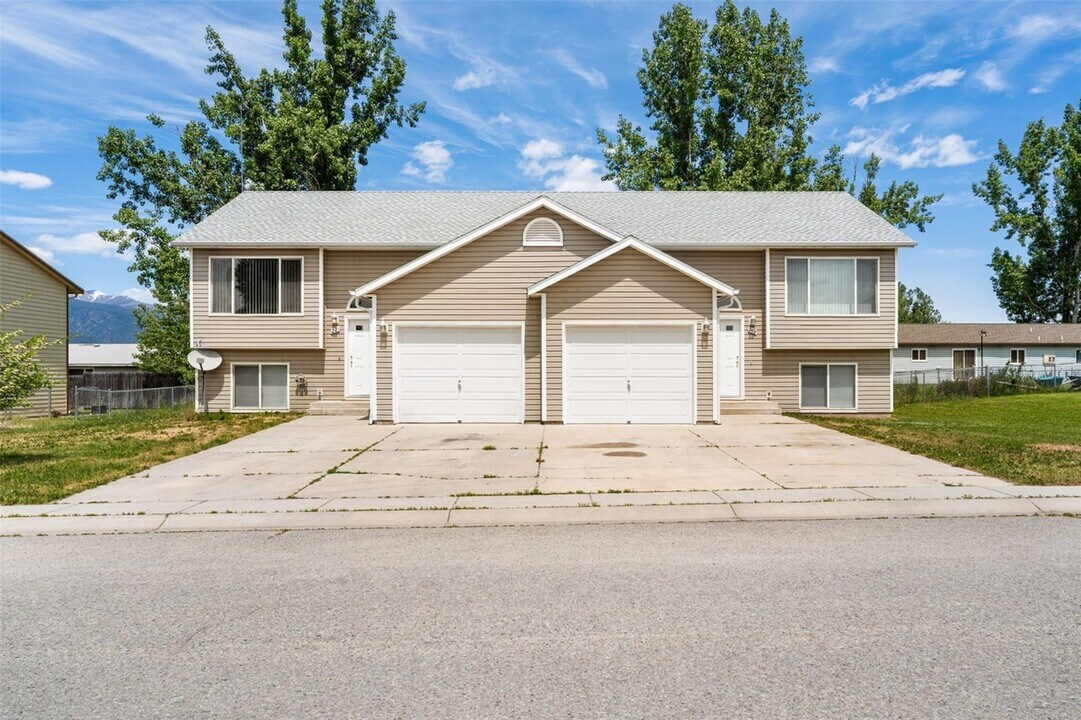 219-221 Turner St in Stevensville, MT - Building Photo