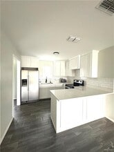 15 Quince Ave in McAllen, TX - Building Photo - Building Photo