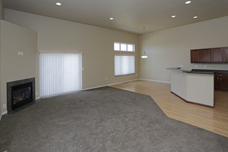 Maple Ridge Townhomes in West Fargo, ND - Building Photo - Interior Photo