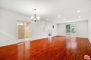 2306 Fox Hills Dr in Los Angeles, CA - Building Photo