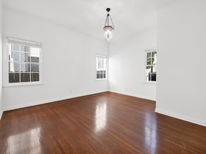 7467 Hollywood Blvd, Unit 5 in Los Angeles, CA - Building Photo - Building Photo