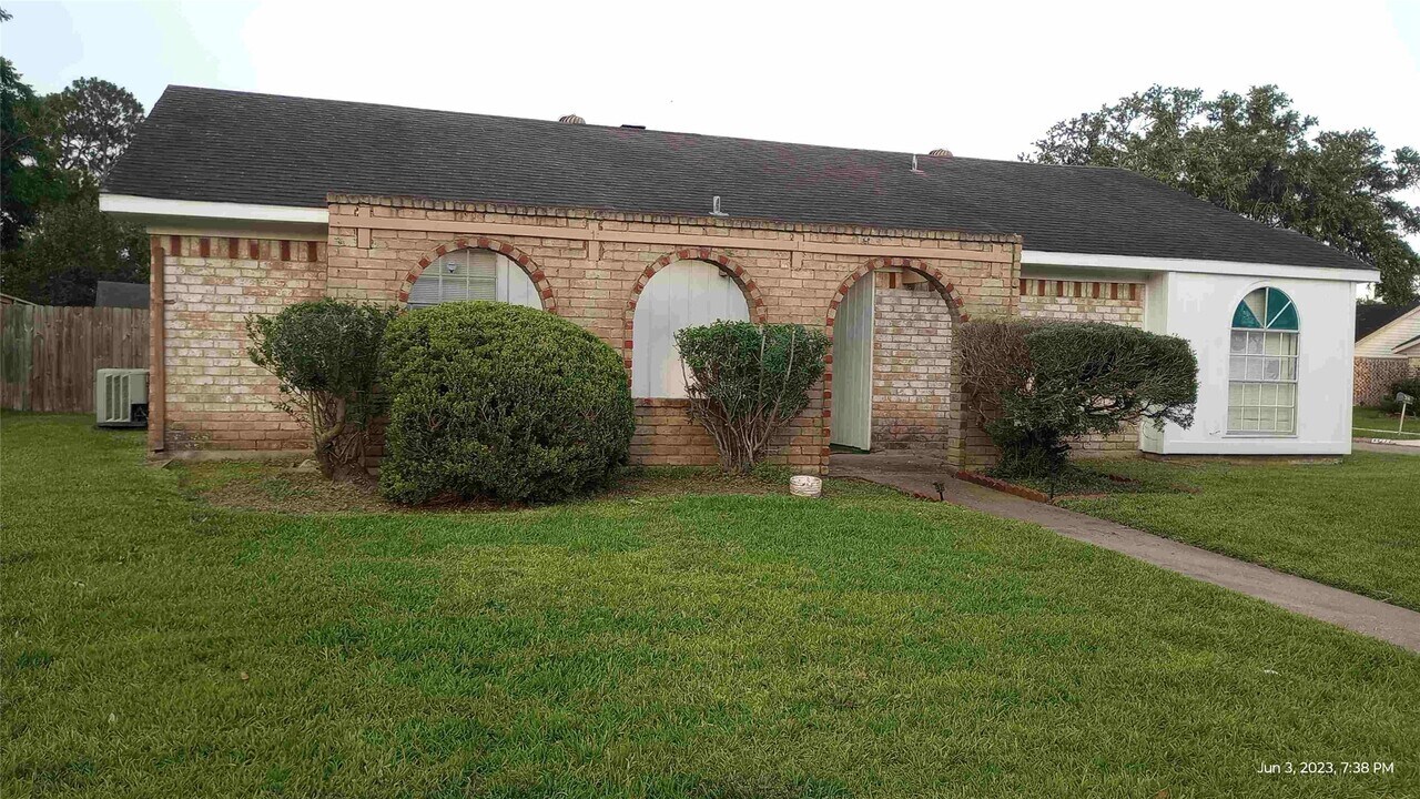 6626 Briargate Dr in Missouri City, TX - Building Photo