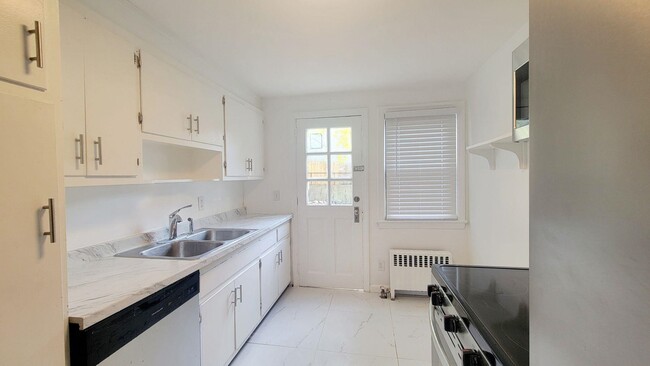 592 Beverly Rd in Teaneck, NJ - Building Photo - Building Photo