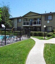 Sunnyside Senior Apartments in San Dimas, CA - Foto de edificio - Building Photo