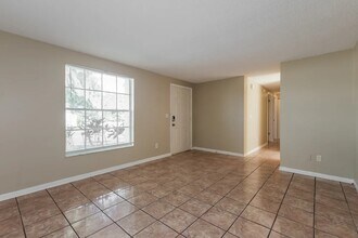 542 Germaine Ln in Elk Grove Village, IL - Building Photo - Building Photo