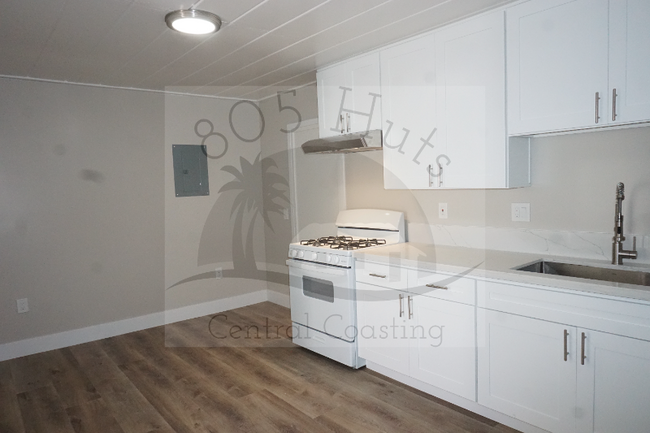 327 W Tunnell St in Santa Maria, CA - Building Photo - Building Photo