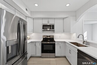 2590 Gold Star Hwy in Groton, CT - Building Photo - Building Photo