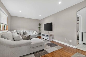 132 Roosevelt Ave in Mineola, NY - Building Photo - Building Photo