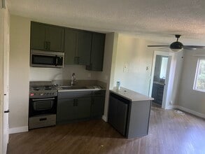 The Claridge Apartments in Los Angeles, CA - Foto de edificio - Building Photo