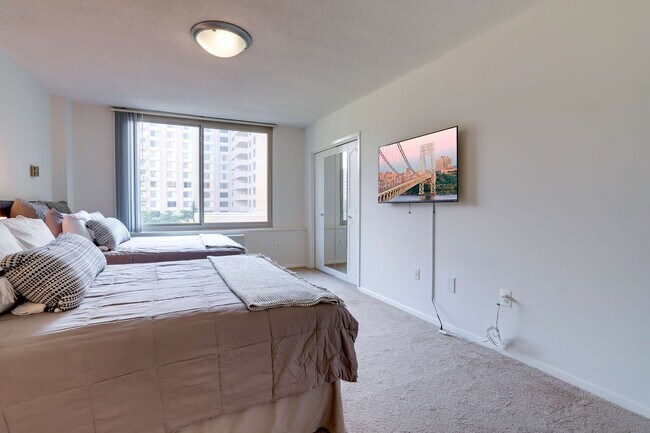 1600 S Eads St in Arlington, VA - Building Photo - Building Photo
