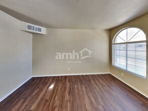 8005 Sandmark Dr in Las Vegas, NV - Building Photo - Building Photo