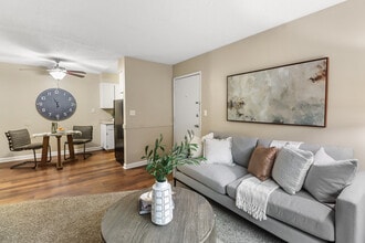 River's Edge Apartments in Carmichael, CA - Building Photo - Building Photo