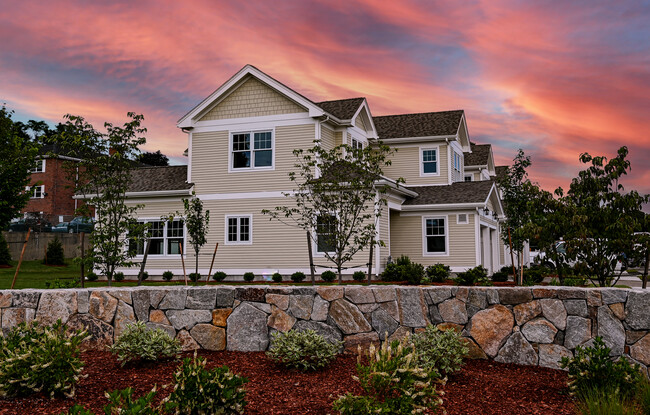 Townhomes at 285 in Woburn, MA - Building Photo - Building Photo