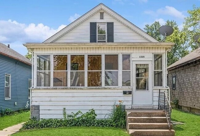 property at 1325 W 14th St