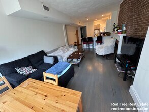 1408 Beacon St, Unit 3 in Brookline, MA - Foto de edificio - Building Photo