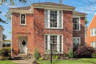 2112 Banks St in Houston, TX - Building Photo - Building Photo